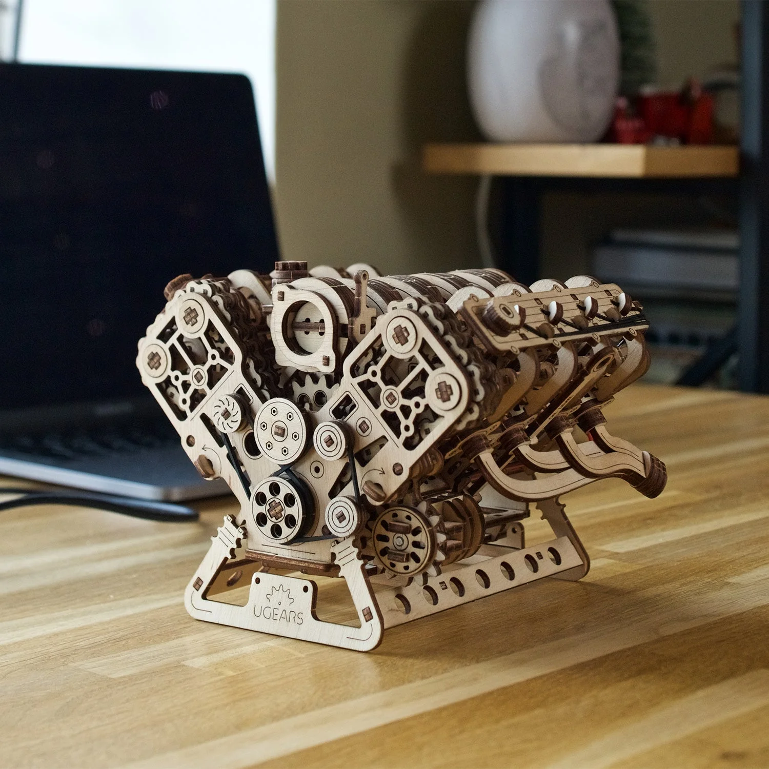 Ugears Mehaaniline mudel "V8 mootor"